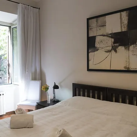 Lucrezio Caro Apartamento *