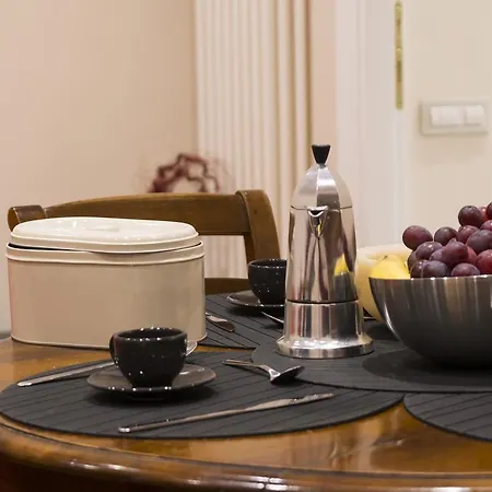 Apartamento Lucrezio Caro